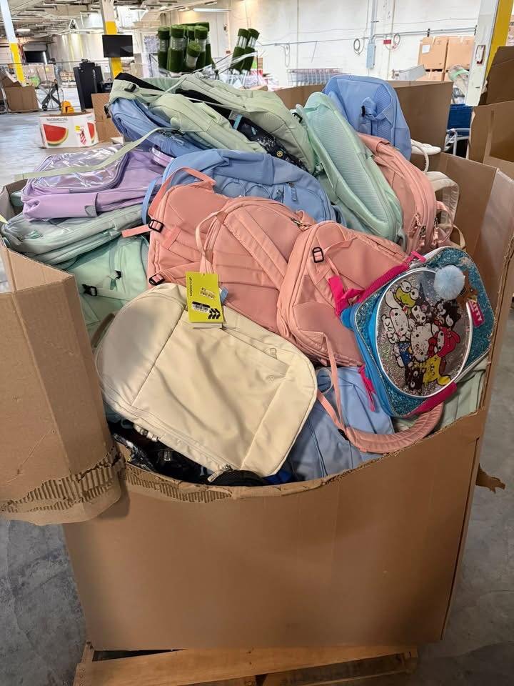 Backpack Pallets & Truckloads (500 pieces)
