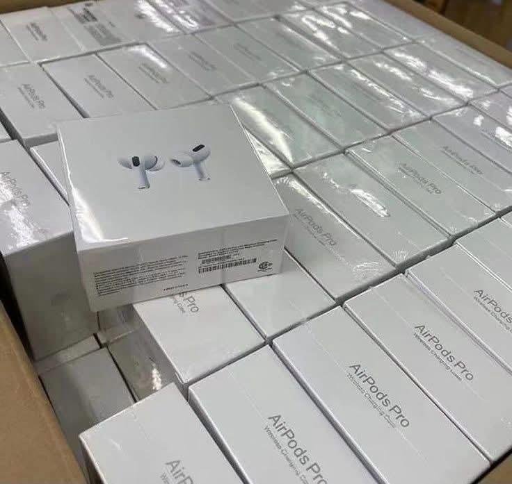 AirPod Max & AirPod Pro pallet